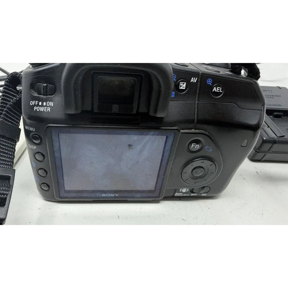 Sony Alpha DSLR-A200 10.2MP Digital SLR Camera 18-70mm Zoom Lens battery w/2GB